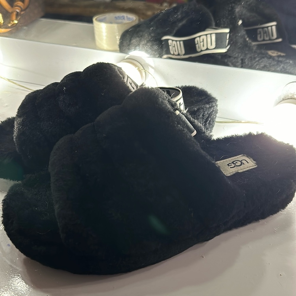 UGG used fluff yeah slides. 8/10 condition